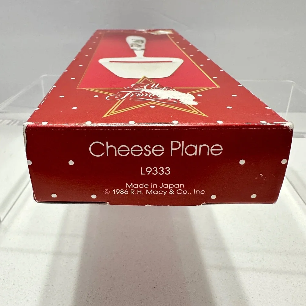 Vintage Macys A White Trimming Cheese Plane 1986 Holly Berry Ceramic Japan Xmas